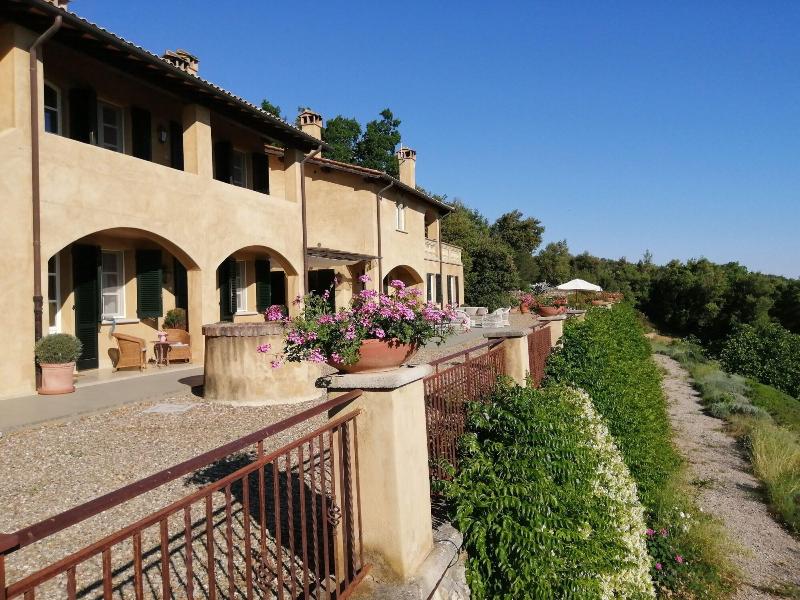 Tenuta Il Sassone - Wine & Food - Genel