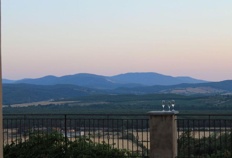 Tenuta Il Sassone - Wine & Food - Genel