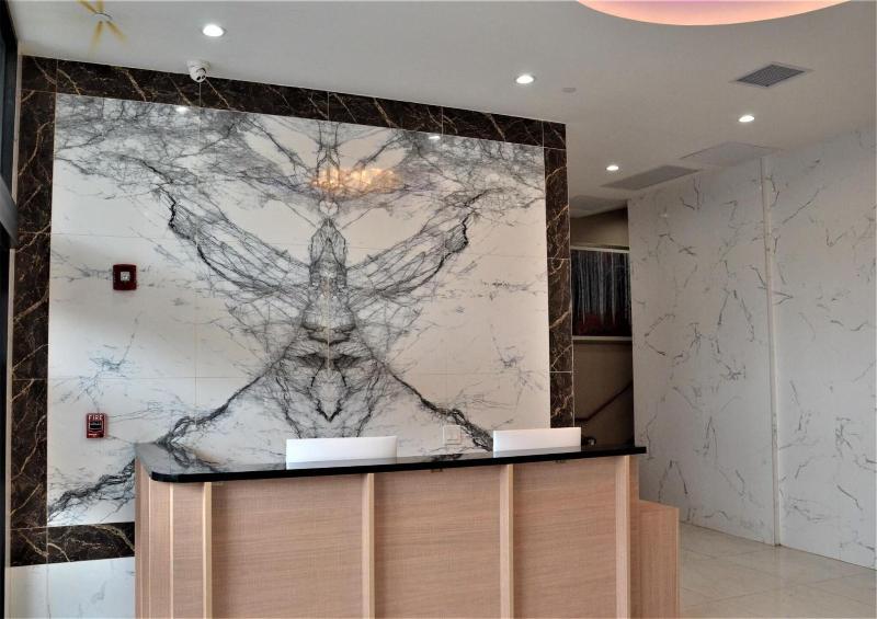 Lic Plaza Hotel - Lobi