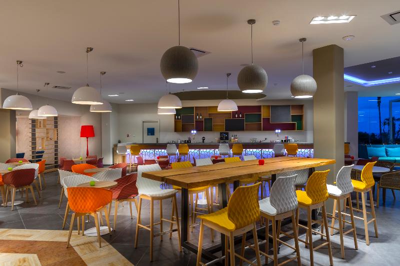 Leonardo Laura Beach And Splash Resort - Bar