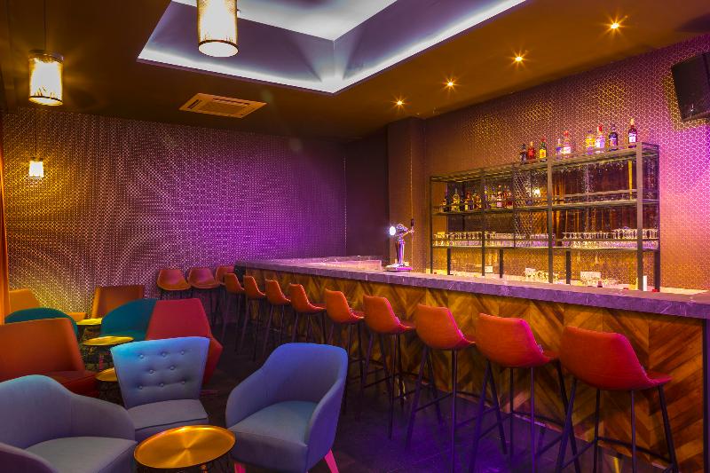 Leonardo Laura Beach And Splash Resort - Bar