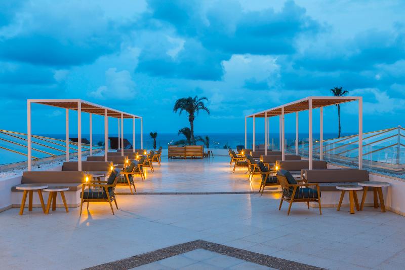 Leonardo Laura Beach And Splash Resort - Teras