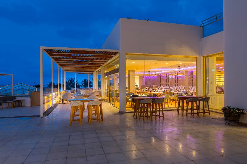 Leonardo Laura Beach And Splash Resort - Teras