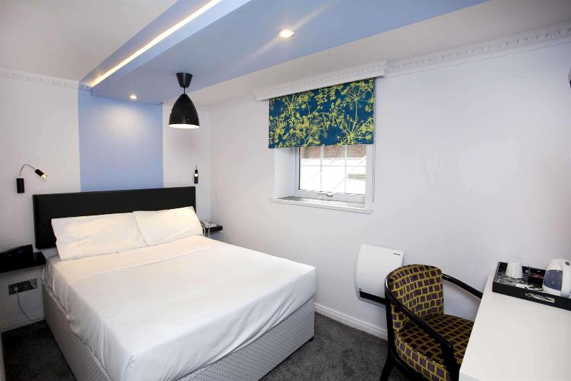 St James Hotel BW Premier Collection - Oda