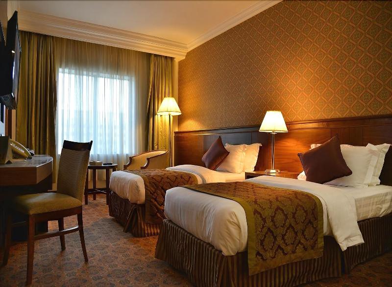 Nozol Royal Inn Hotel - Oda