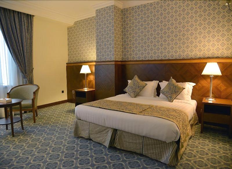 Nozol Royal Inn Hotel - Oda