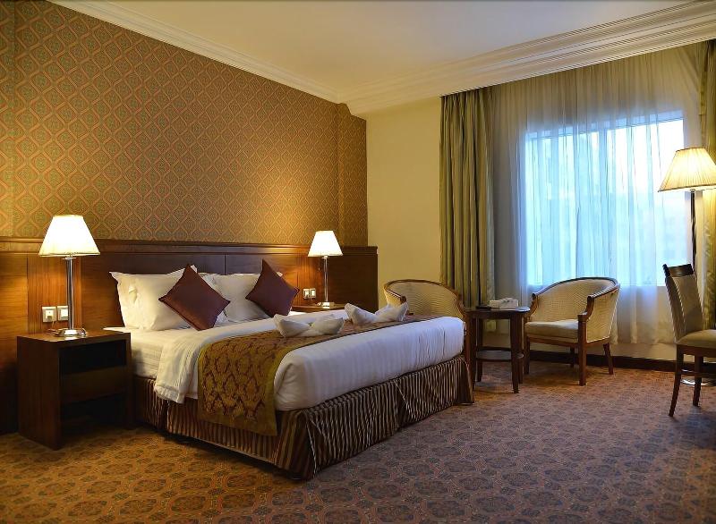 Nozol Royal Inn Hotel - Oda
