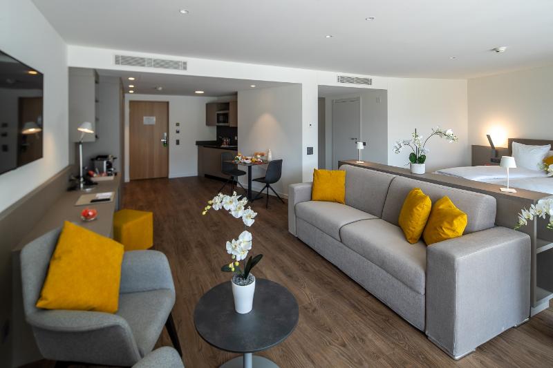 Hotel & LOUNGE LAGO MAGGIORE - Oda
