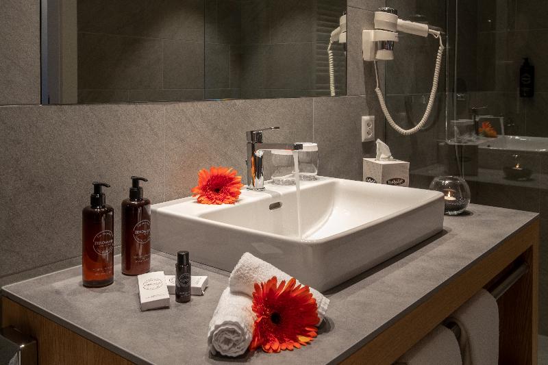 Hotel & LOUNGE LAGO MAGGIORE - Oda