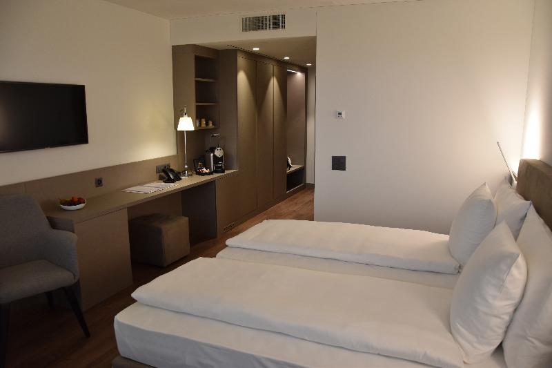 Hotel & LOUNGE LAGO MAGGIORE - Oda