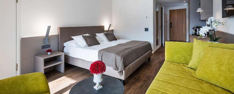 Hotel & LOUNGE LAGO MAGGIORE - Oda