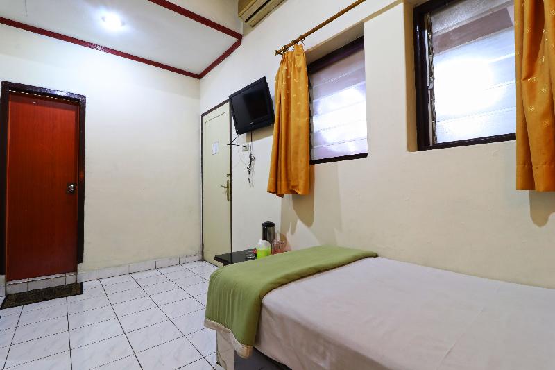 Hotel Sumatera by ZUZU - Oda