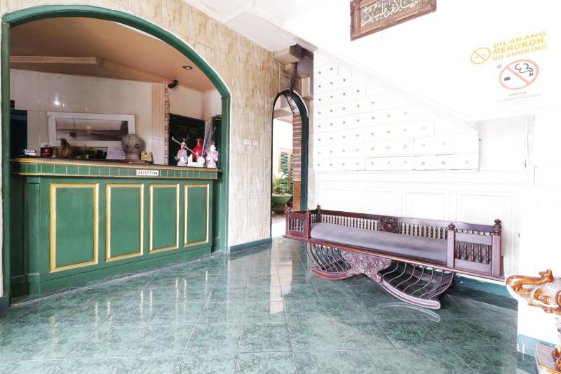 Hotel Alamanda by ZUZU - Lobi
