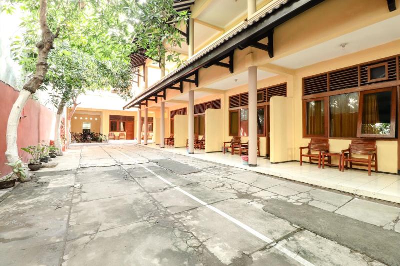 Hotel Bungurasih Syariah by ZUZU - Genel