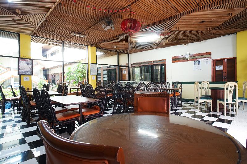 Hotel Bandung Permai by ZUZU - Lobi