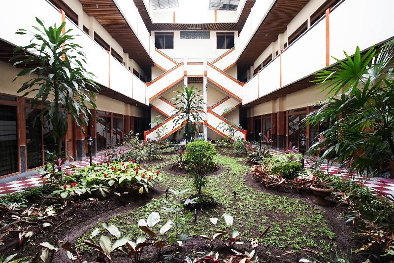 Hotel Bandung Permai by ZUZU - Genel