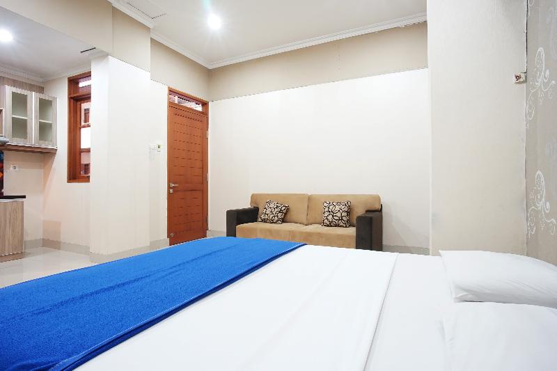 Hotel Bandung Permai by ZUZU - Oda