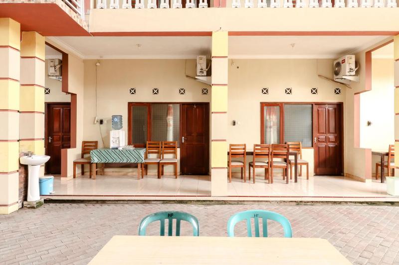 The Joglo Family Hotel by ZUZU - Lobi