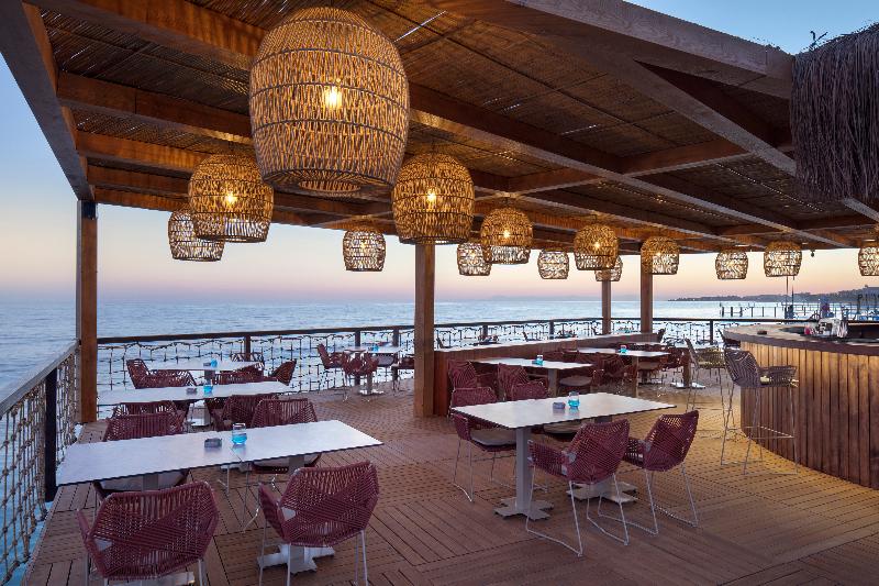 Blue Marlin Deluxe Spa Resort - Bar