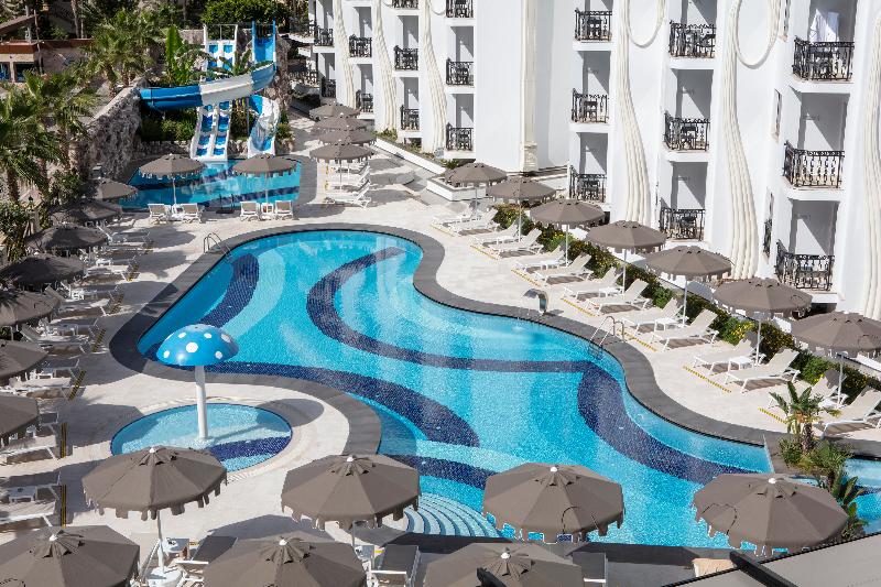 Blue Marlin Deluxe Spa Resort - Havuz