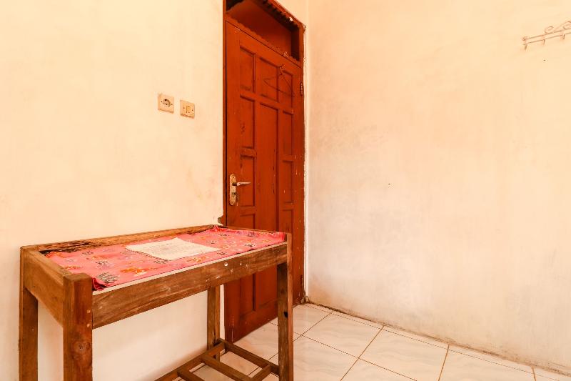 Iran Homestay by ZUZU - Oda