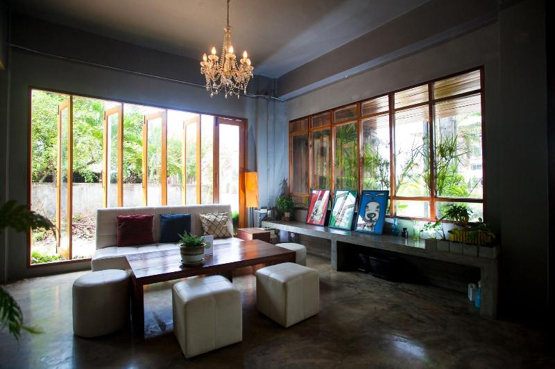 After Glow Hostel - Lobi