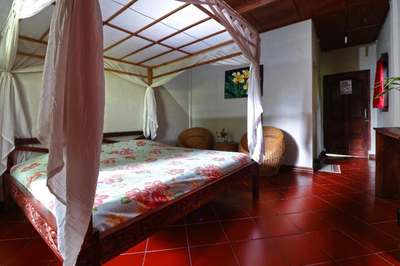 Bagus Bay Guest House by ZUZU - Oda
