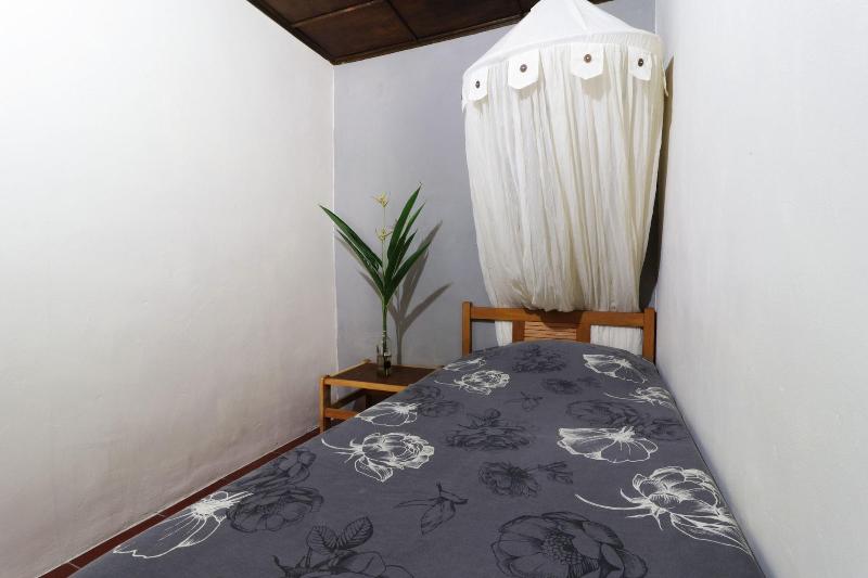 Bagus Bay Guest House by ZUZU - Oda