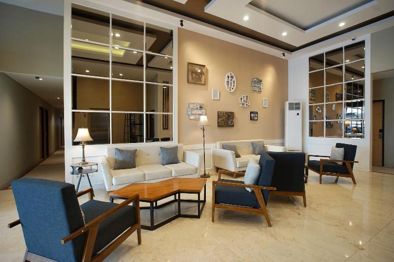 Triizz Hotel Semarang - Lobi