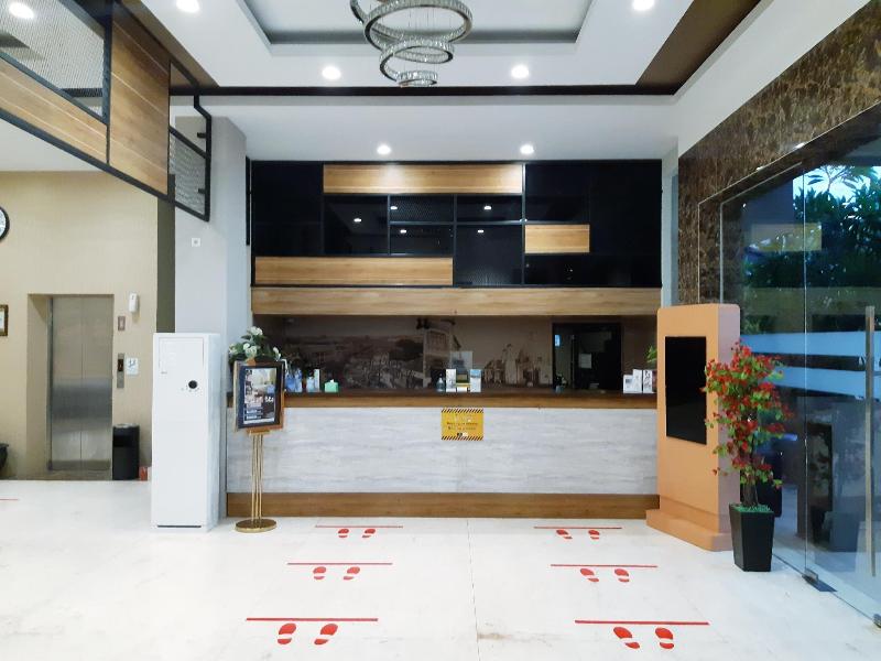 Triizz Hotel Semarang - Lobi