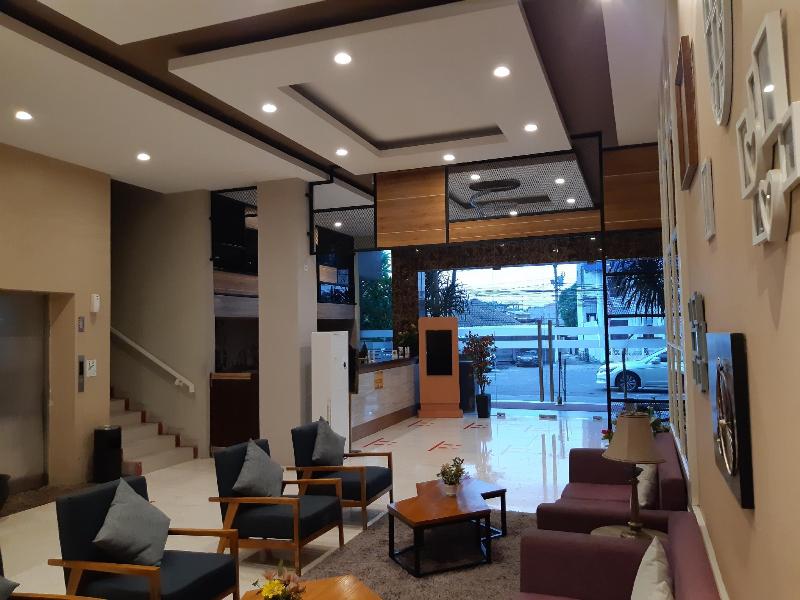 Triizz Hotel Semarang - Lobi