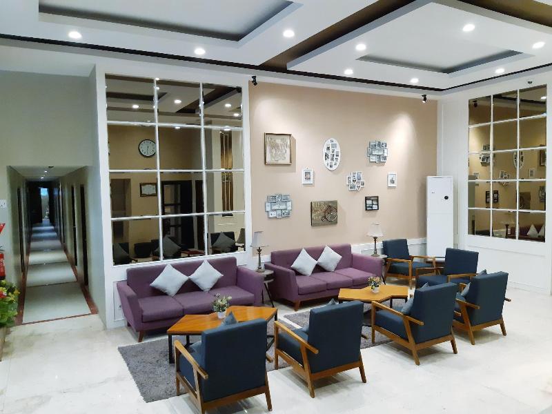 Triizz Hotel Semarang - Lobi