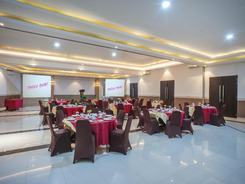 Triizz Hotel Semarang - Toplantı