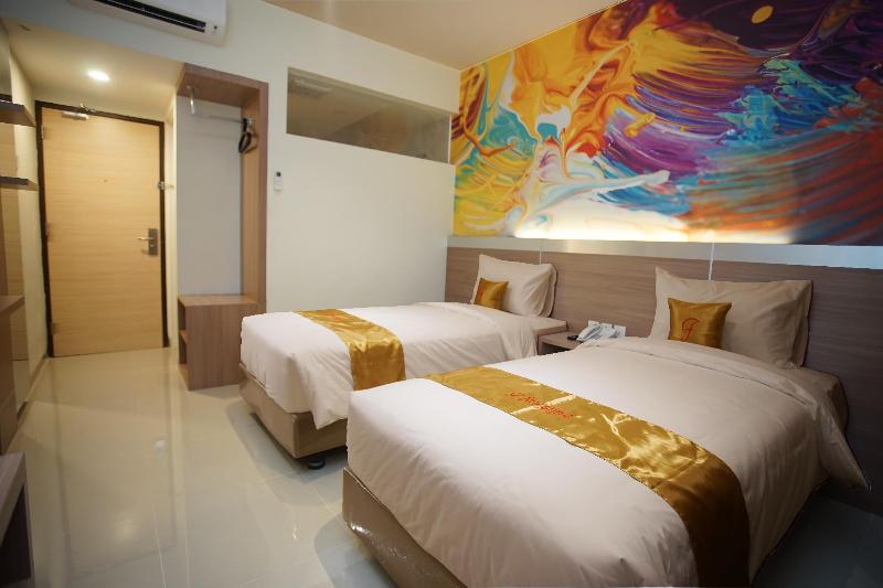 Triizz Hotel Semarang - Genel