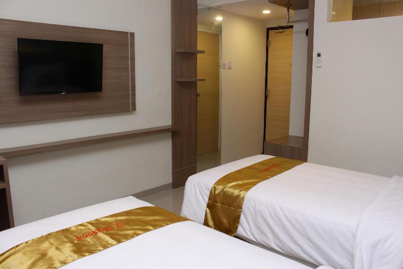 Triizz Hotel Semarang - Oda
