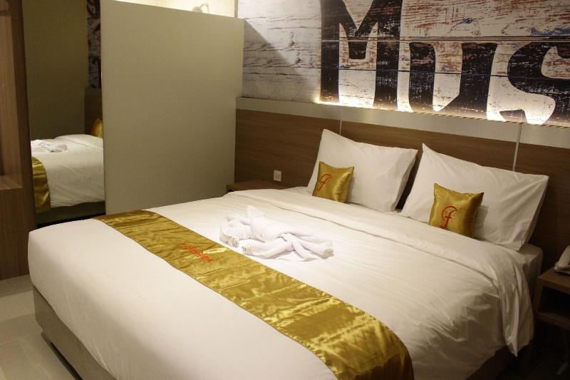 Triizz Hotel Semarang - Oda