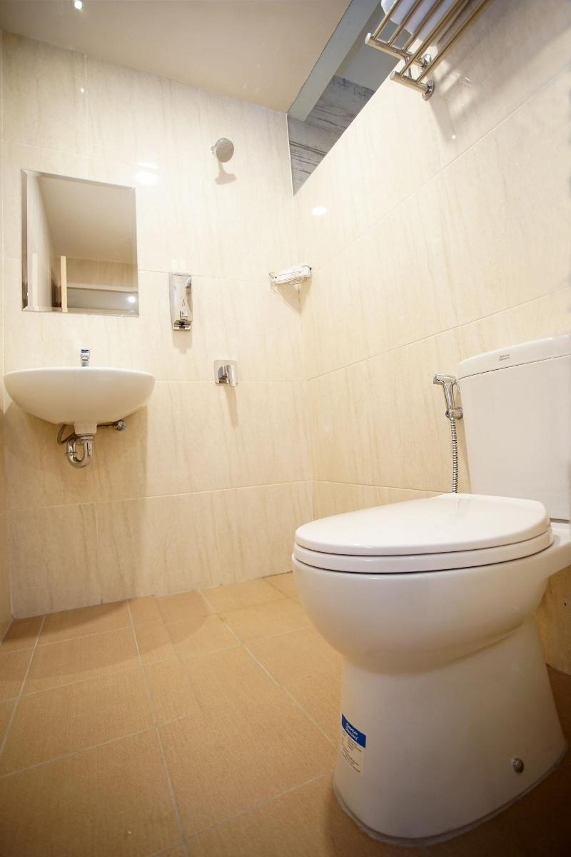 Triizz Hotel Semarang - Oda