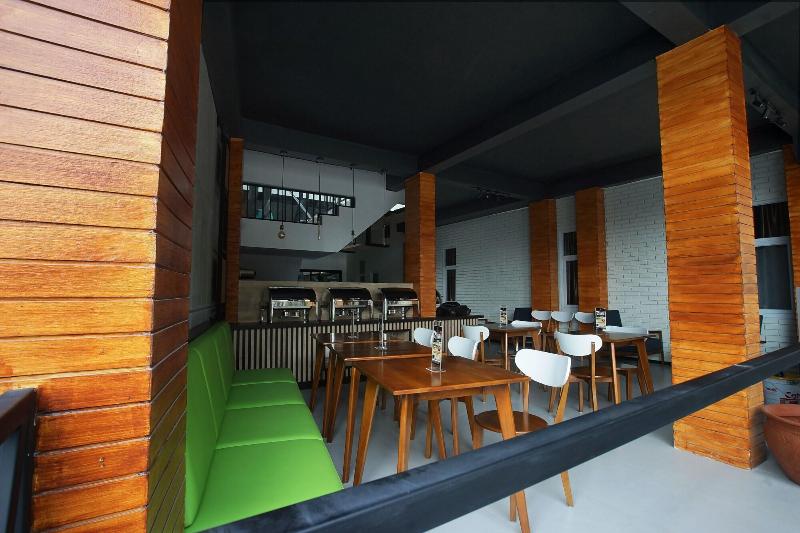 Triizz Hotel Semarang - Restoran