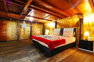 Tuk Tuk Timbul Bungalows by ZUZU otel fotoğrafı