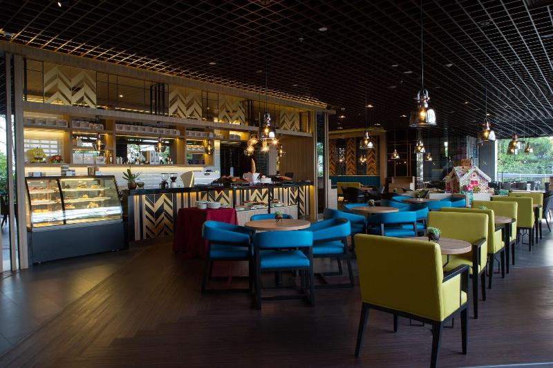 Avenzel Hotel and Convention Cibubur - Bar