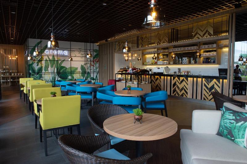 Avenzel Hotel and Convention Cibubur - Bar