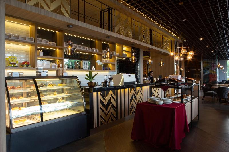 Avenzel Hotel and Convention Cibubur - Bar