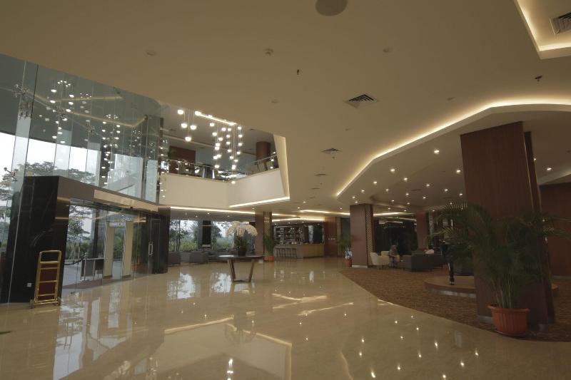 Avenzel Hotel and Convention Cibubur - Lobi