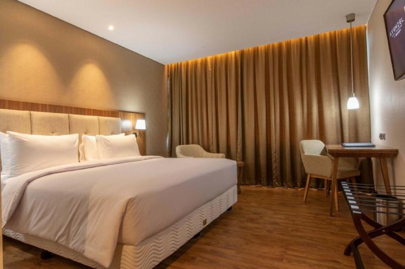 Avenzel Hotel and Convention Cibubur - Oda