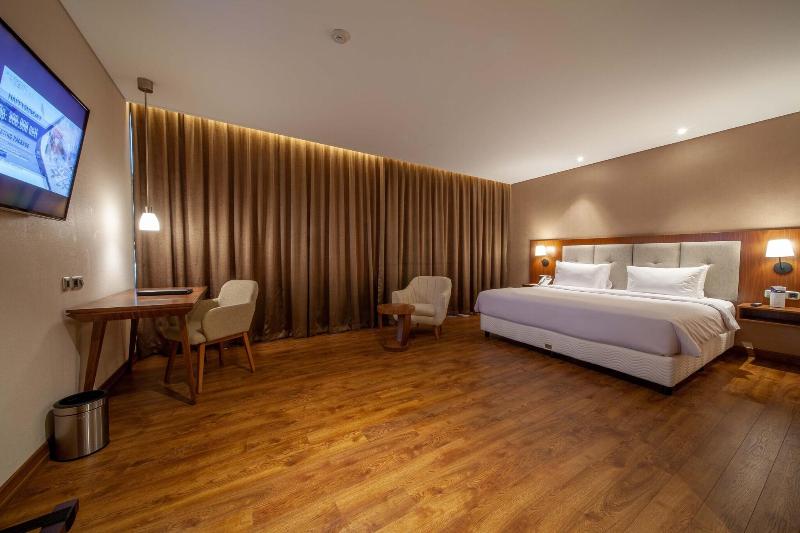 Avenzel Hotel and Convention Cibubur - Oda