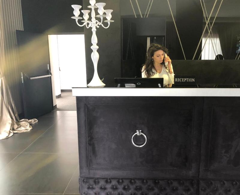 Reggia Suite Spa Hotel - Lobi