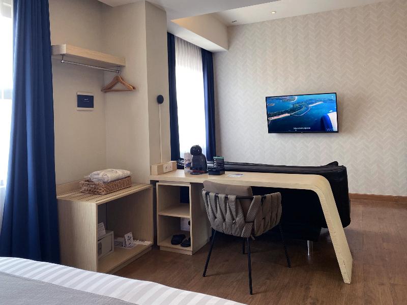 Luminor Hotel Sidoarjo - Oda