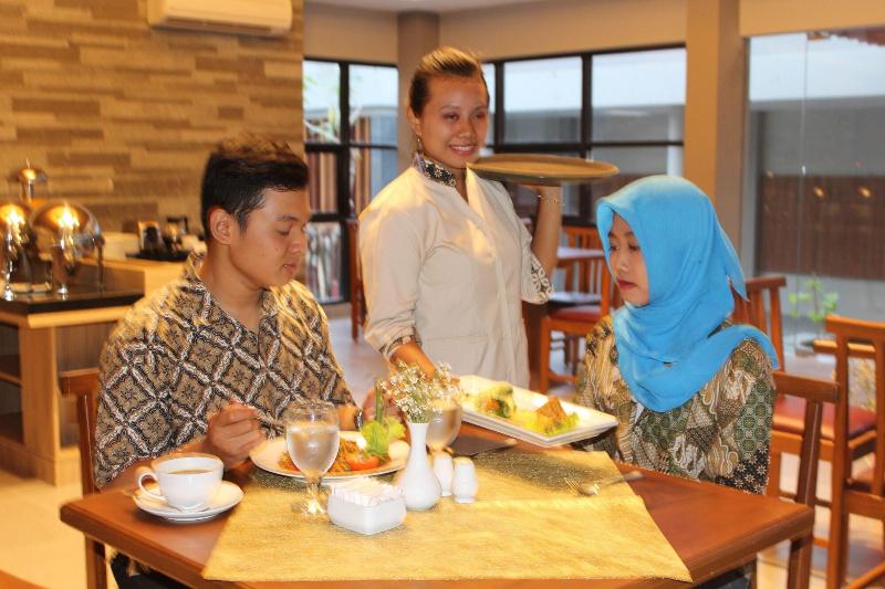 Grand Laguna Solo - Toplantı
