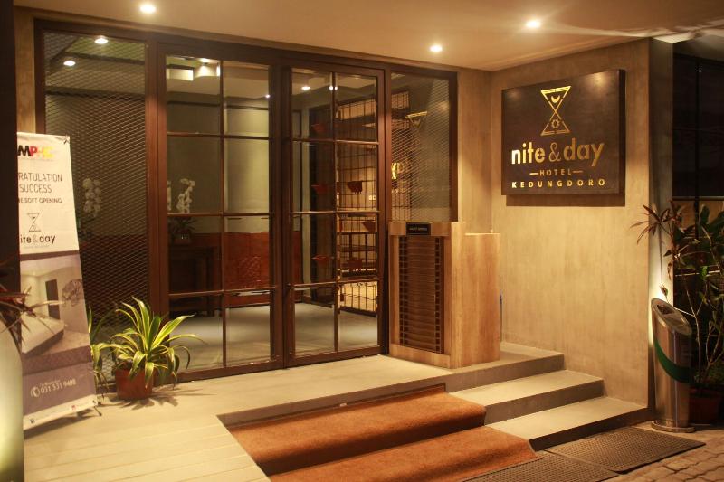 Nite and Day Surabaya Kedungdoro - Genel