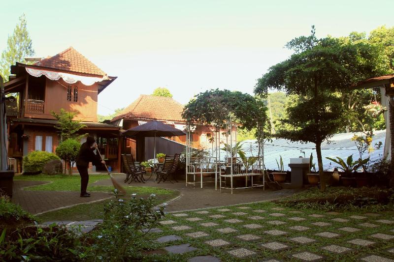 Bantal Guling Villa Lembang - Aktivite